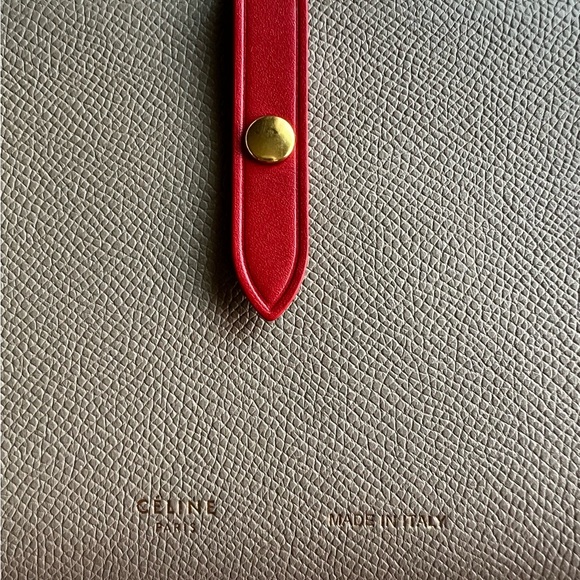 AUTHENTIC 2018 CÉLINE LARGE STRAP WALLET IN GRAINED CALFSKIN - SAND / RED - NWT - Picture 10 of 10